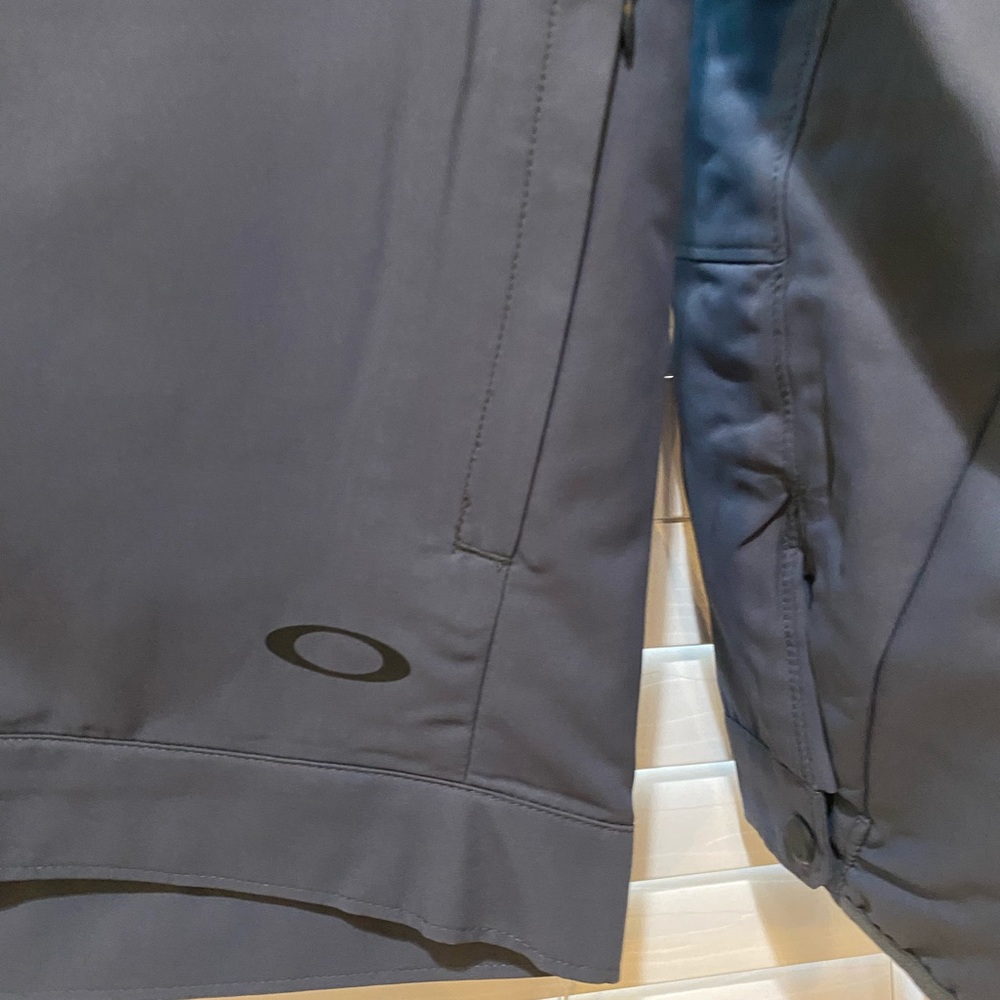 Oakley Men's Essential Jacket - NWT - Picture 7 of 10